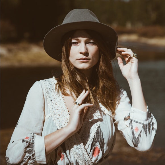 Meet Your Posher, Megan! - Picture 1 of 1